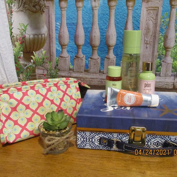 Skin Care Set - Picture 1 of 9